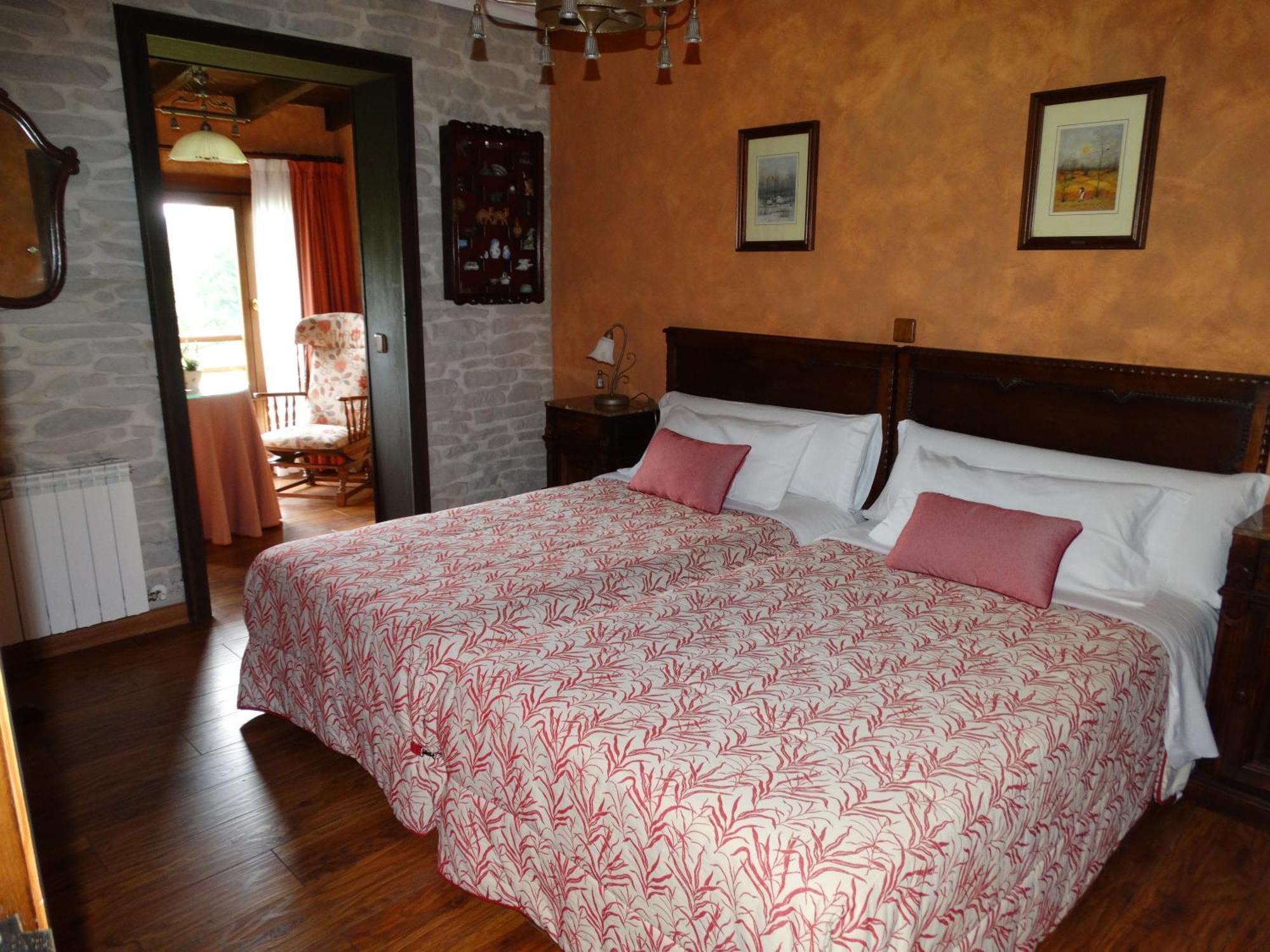 El Corral Del Acebo Guest House Nueva De Llanes Room photo